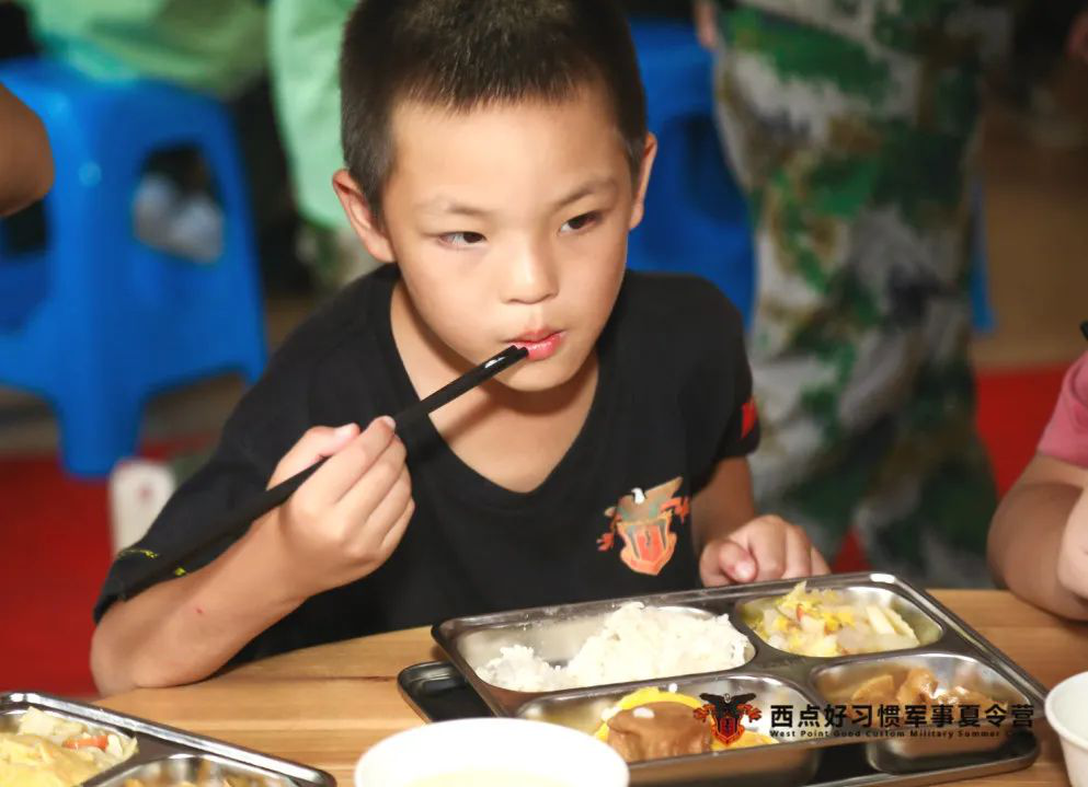 台风暴雨也浇灭不了小战士训练好习惯的热情！,上海西点军校