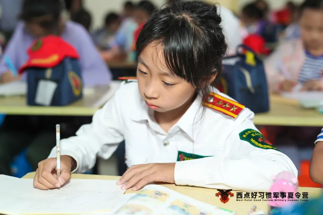 台风暴雨也浇灭不了小战士训练好习惯的热情！,上海西点军校