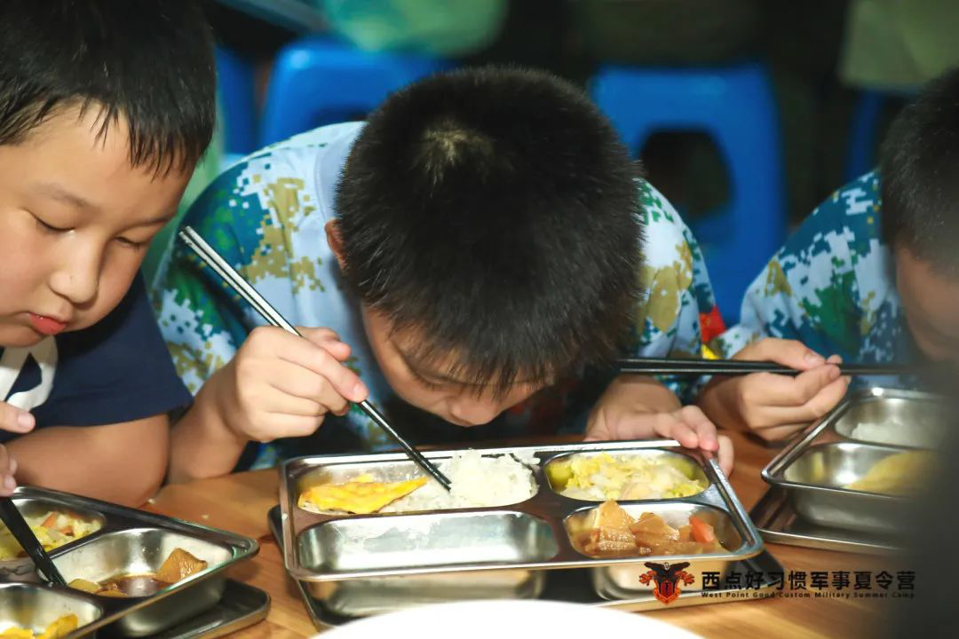 台风暴雨也浇灭不了小战士训练好习惯的热情！,上海西点军校