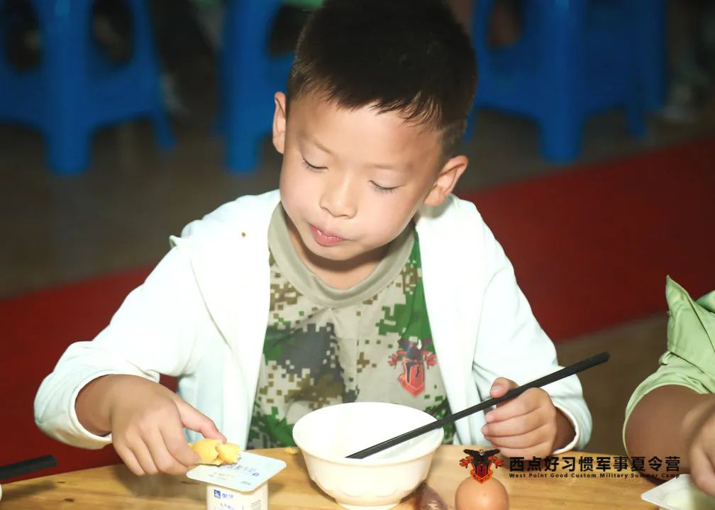 台风暴雨也浇灭不了小战士训练好习惯的热情！,上海西点军校