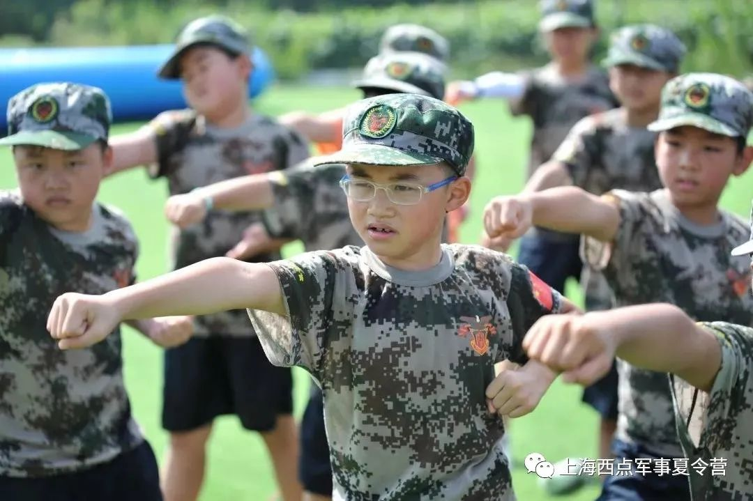 团队定制亲子活动，拥有专属于你和孩子的快乐     每个家长都希望能陪伴孩子的成长 ，每时每刻给予关怀 ，但大多数上班族的家长 ，只有在休息日才能挪出时间陪孩子出去走走 ，对于家长来说 ，休息日是逃离工作，减压的休闲时光 ，而对于孩子来说，在那天怎么玩，玩什么却是一件，重要且必不可少的事情 。